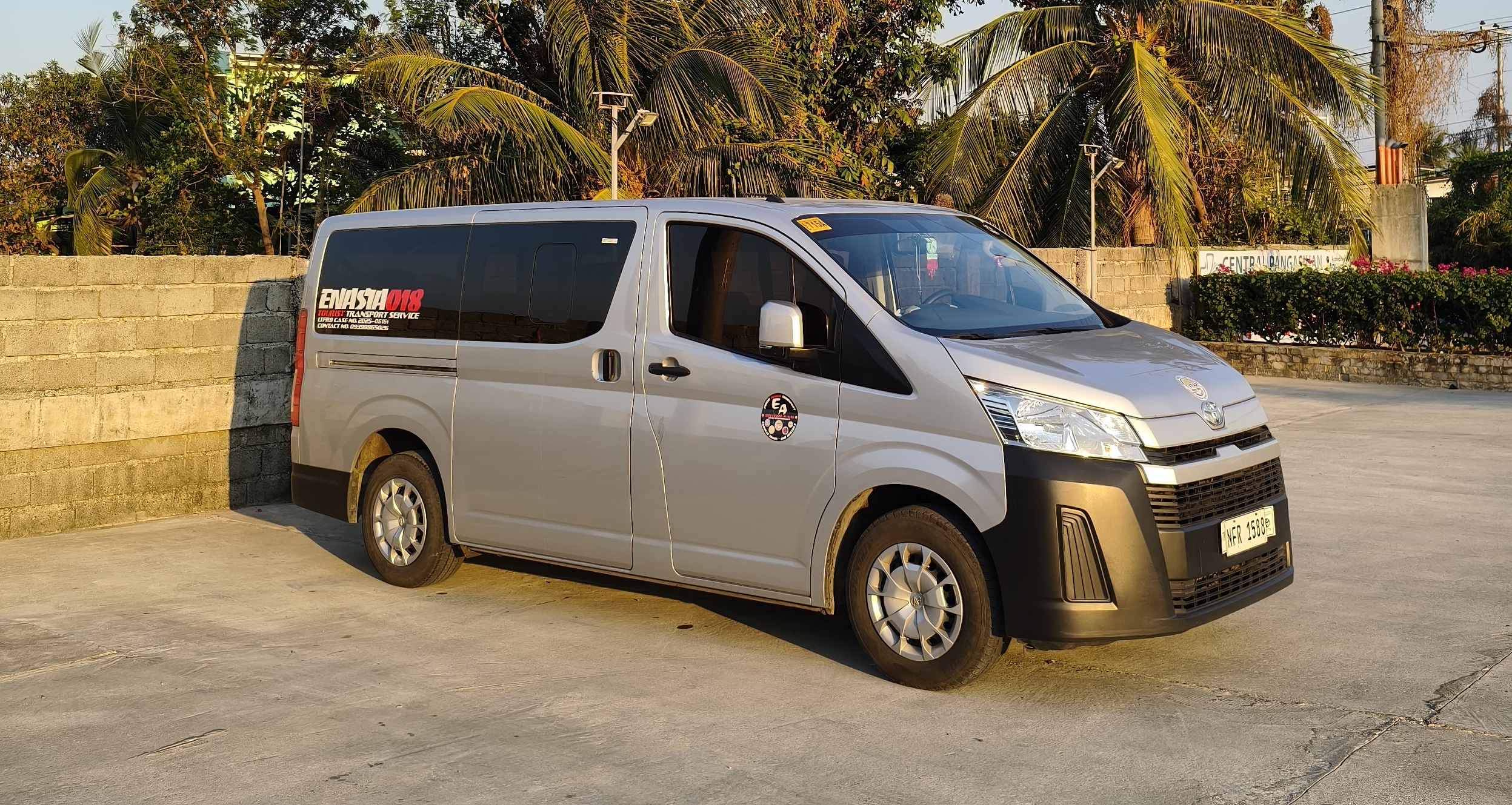 Toyota Hiace Van